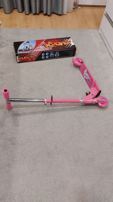 Детска тротинетка -розов цвят 30лв..