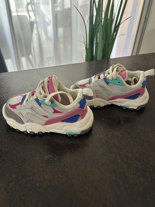 Vand incaltaminte Zara