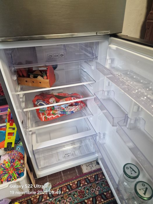 Vând frigider Samsung