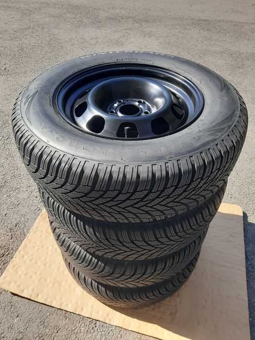 Set roți iarnă Dacia Duster 3 - Anvelope Firestone 215/70 R16 ca NOI + Jante tablă originale Renault