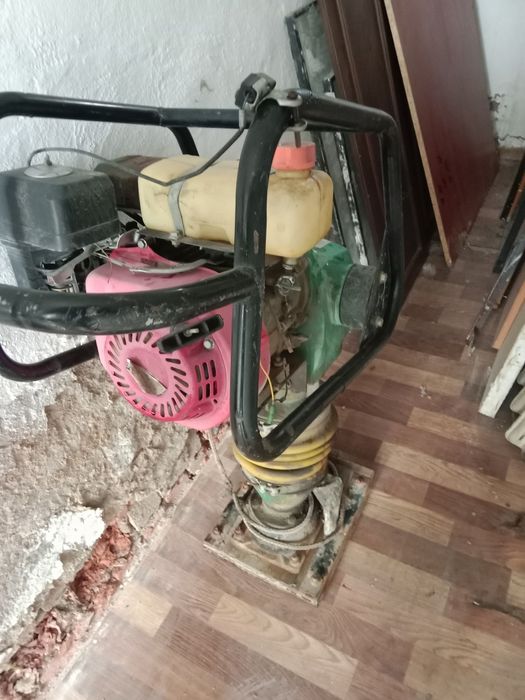 Вибронога трамбовка