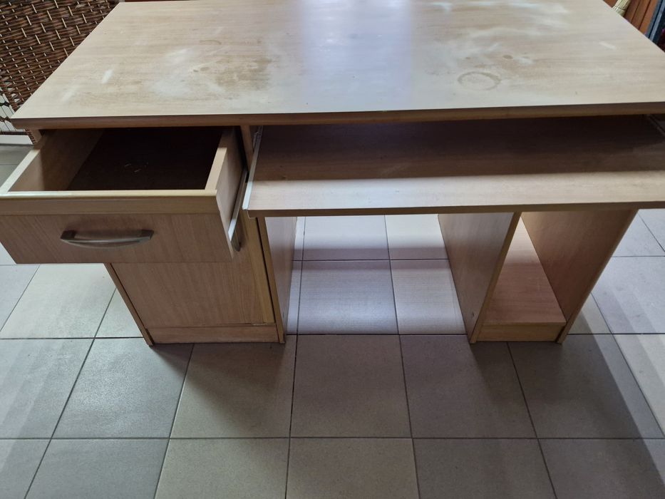 Продам компьютерный стол 5000 тг