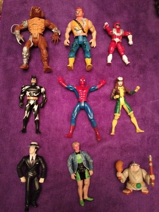 Игрушки, машинки, человечки