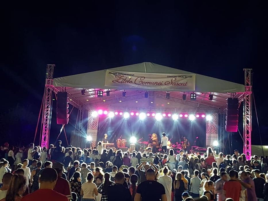 inchiriez scena, echipament sunet si lumini, ecran pe led