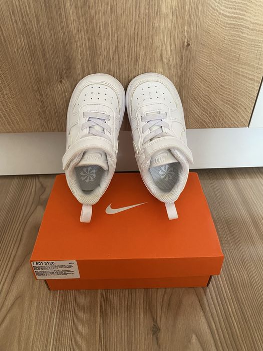 Обувки и маратонки NIKE