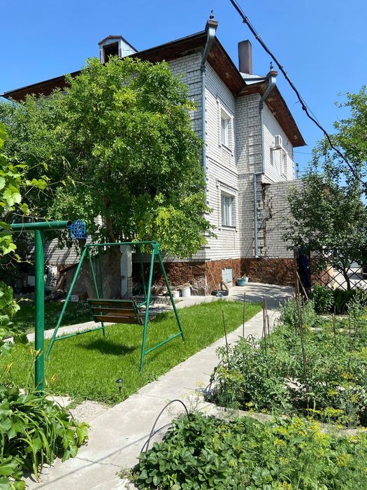 Продам коттедж .