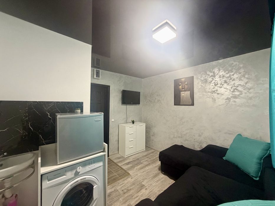 Vand garsoniera cu baie proprie, zona linistita, et 3 din 4, mobilat si utilat