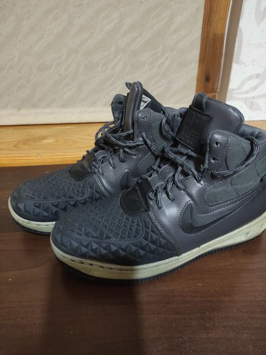 Продам зимние кроссовки