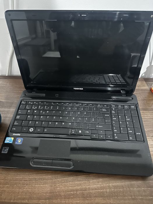 Laptop toshiba satellite  I3