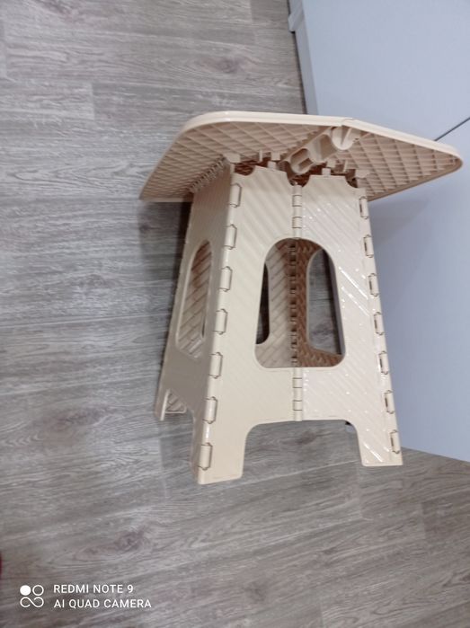 Продам столик складной . Детский.