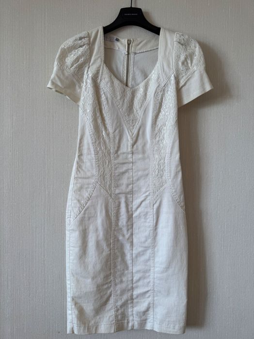 Бяла рокля Junona с дантелени мотиви, M размер (подходяща и за S)