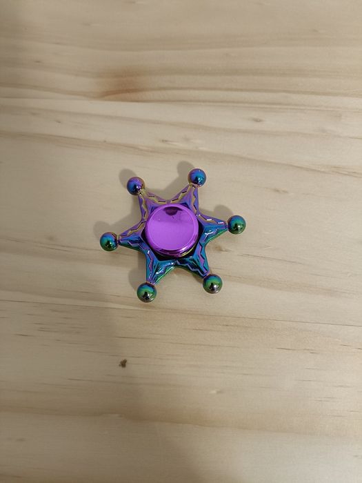 Fidget spinner curcubeu
