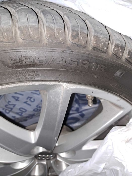 Продавам летни джанти с гуми 18-ки