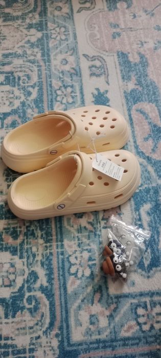 Продам кроксы новые