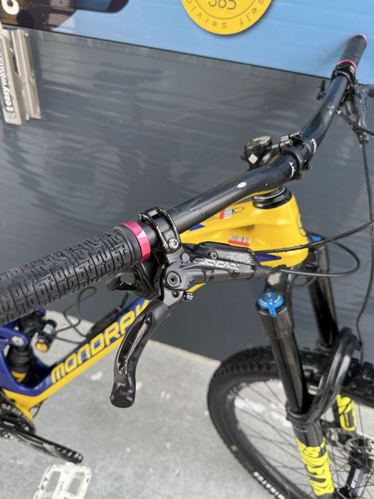 Bucicleta Mondraker Superfoxy Carbon R