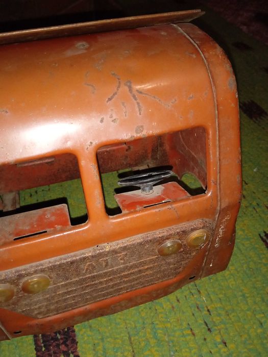 Машинка из жести,ЛТЗ.