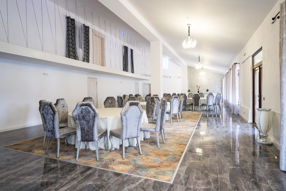 Cabana de inchiriat cu piscina, langa Colibita! !