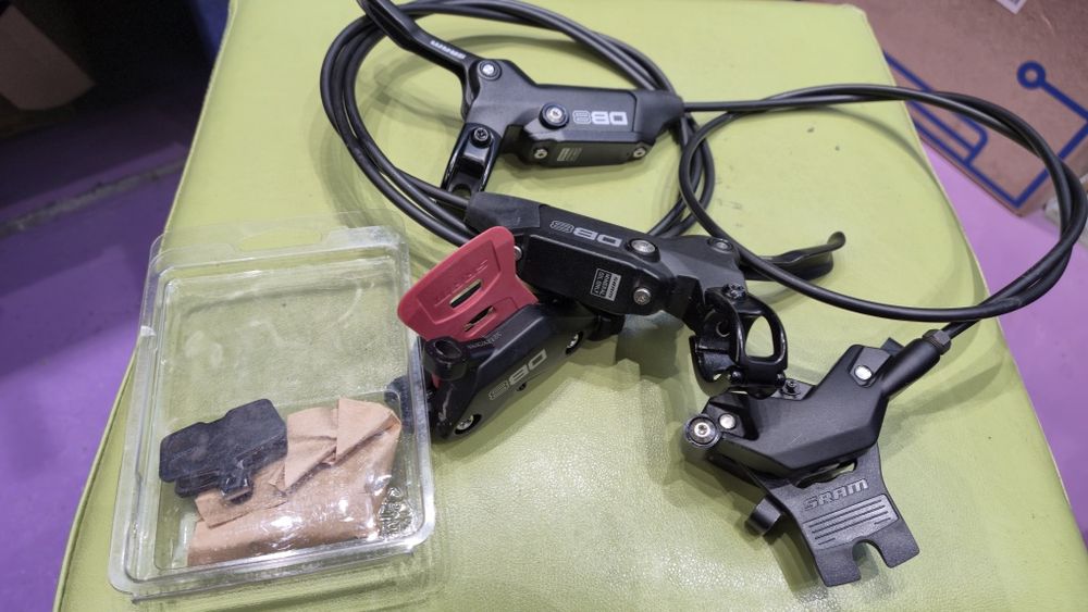 Frâne hidraulice Sram DB8 4 pistoane aproape noi