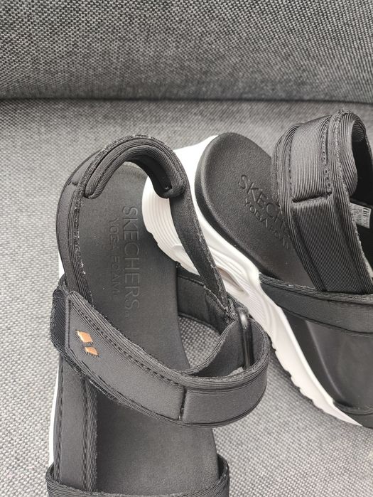 Дамски сандали Skechers