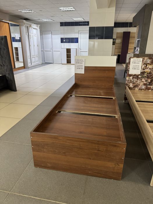 Кровать односпальняя новая  с матрасом в комплекте