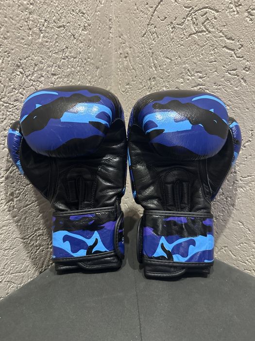 Кикбоксови ръкаваици и наколенки за кик бокс
