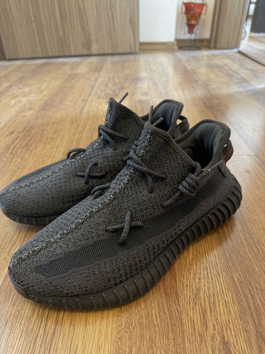 Продавам yeezy 350 black
