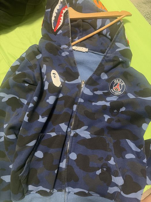 Vand hanorac bape paris nou