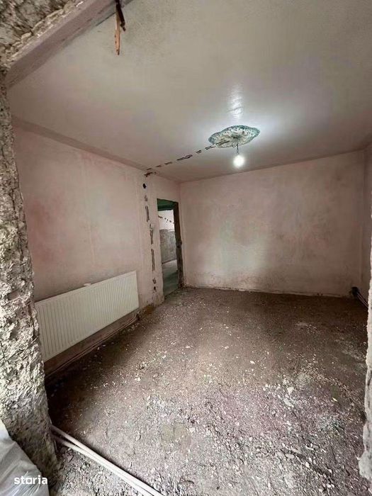 De vanzare apartament 3 camere si balcon, 70mp, zona buna, pret 55000e