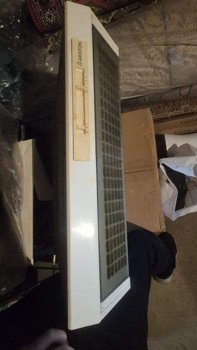 Продается Вытяжка Ariston