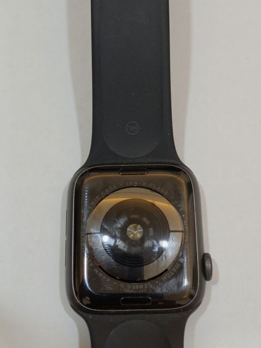 Продам Apple Watch серия 5 на запчасти.
