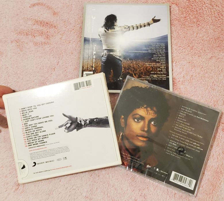 CD uri si DVD uri intacte Michal Jackson