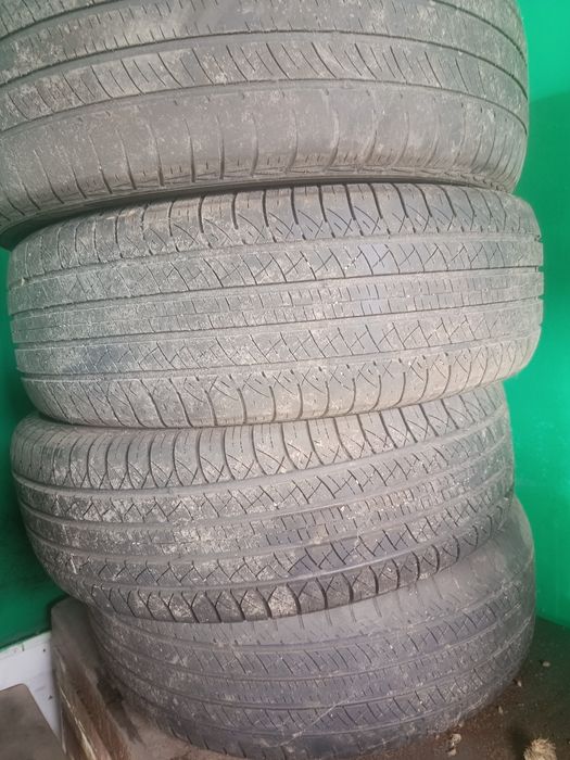 Продам резину 235/60/18