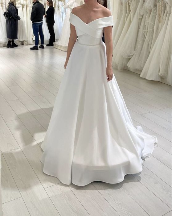 Rochie de mireasa funda model A line