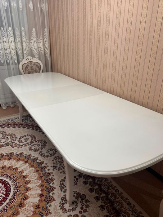 Стол белый раздвижной с 10 стульями