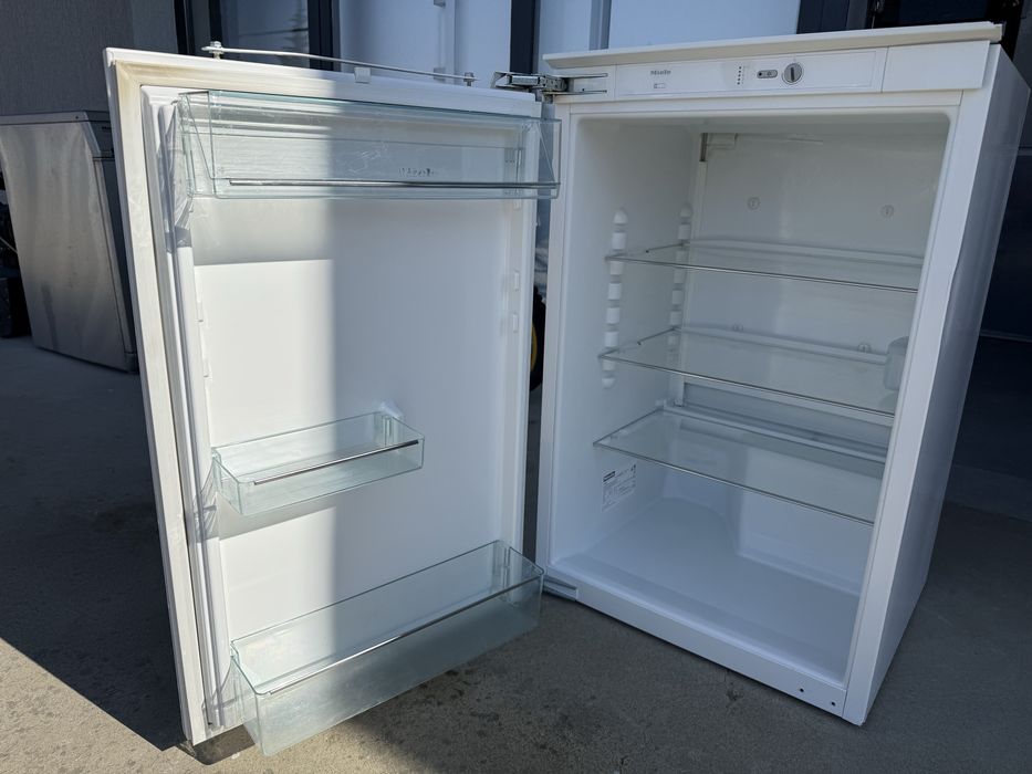 Малък хладилник за вграждане Миеле