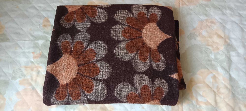 Продавам 6 бр одеала като нови, вълна и памук.