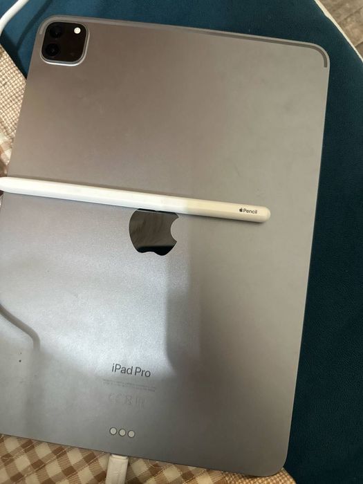IPad Pro 11 практически новый с Apple Pencil