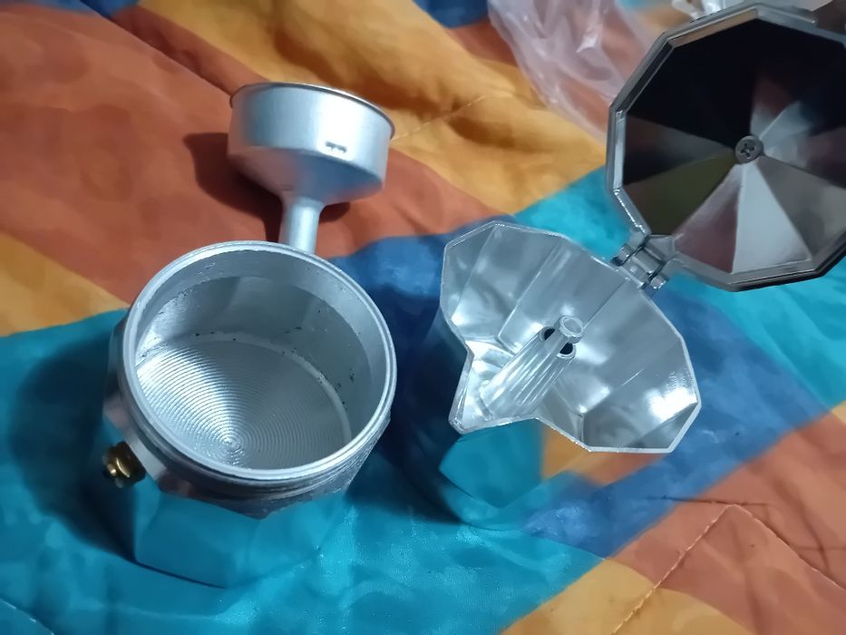 ¥ cafetiera pentru aragaz nouă 3 cesti marca mokita