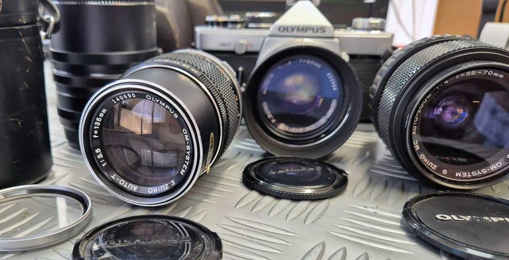 Olympus OM-2 с обектив F.Zuiko 50mm f1.8 , 135mm, 28mm , 35-70mm
