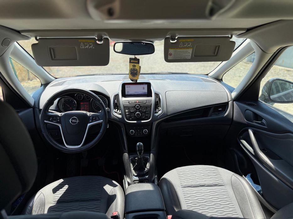 Opel Zafira C 2015