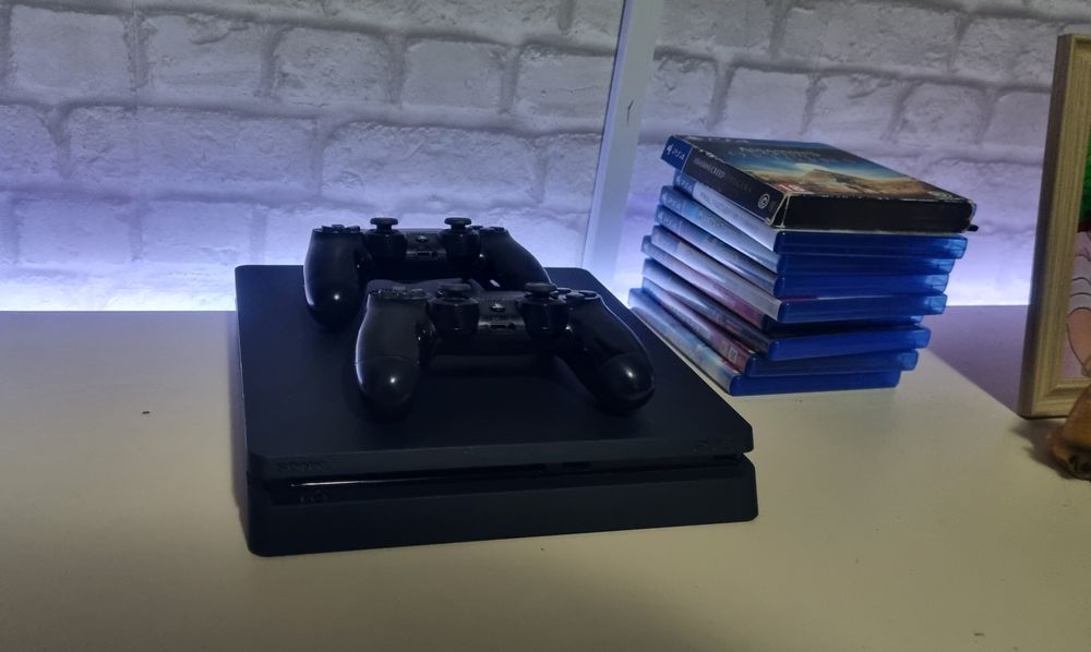 Consola PlayStation 4 Ps4 500GB SSD + 2x Controller + 9 jocuri