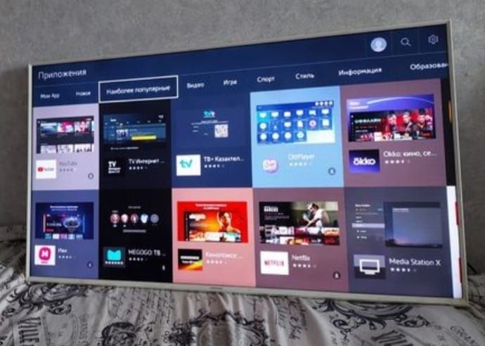 Смарт телевизор Samsung 101см. Белые рамки. С кронштейном.