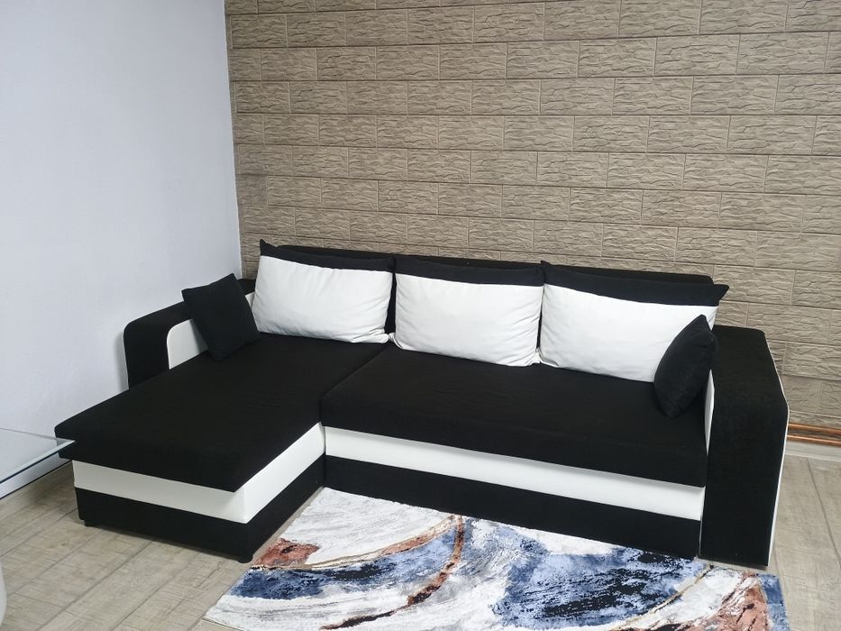 Vând  pat extensibil alb- negru
