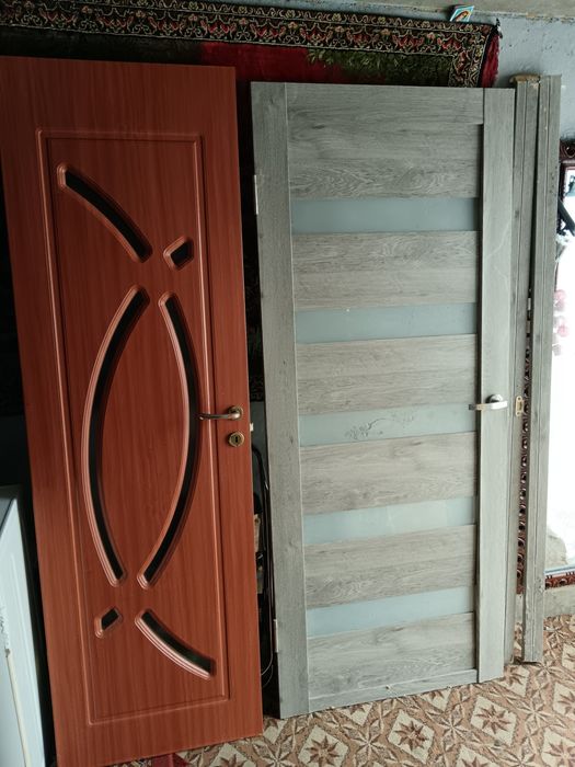 Ușă interior cameră și bucătărie