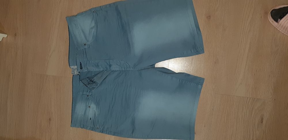 Pantaloni scurți barbati mărimi diferite