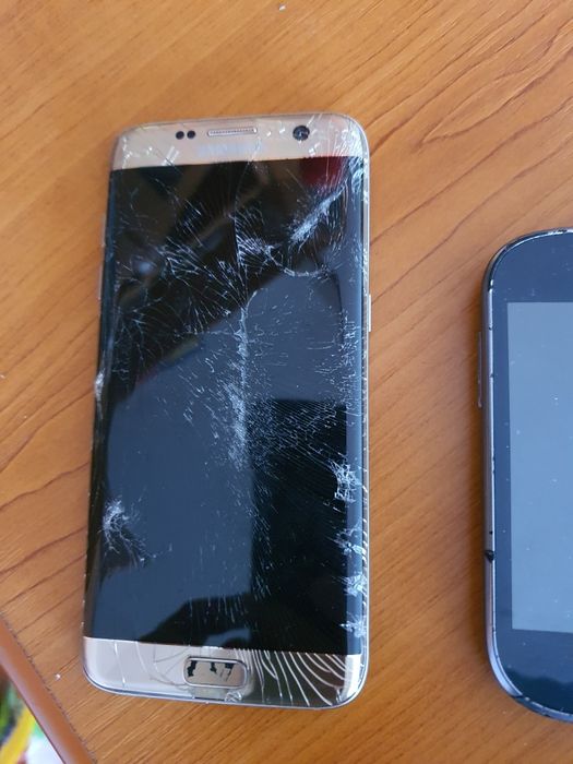 Vând 18 telefoane defecte