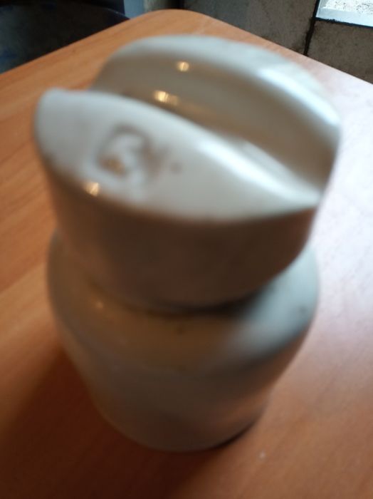 Продам изоляторы потроны,предохранители 400А,250А,100А