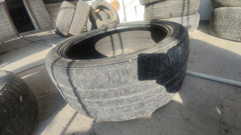 резина 235/40R19 бу