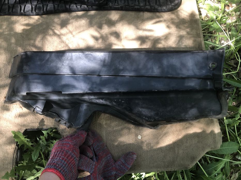 Сливной элемент Е70 левая сторона