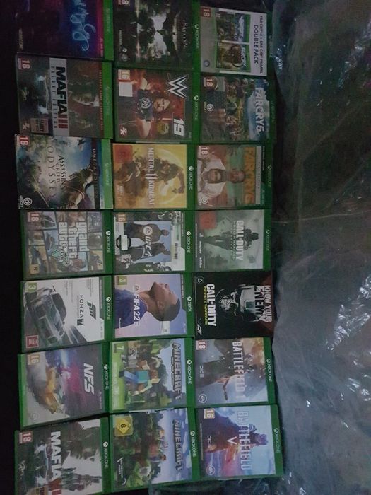 Vand colecție jocuri XBOX ONE 360 pret 700 ron